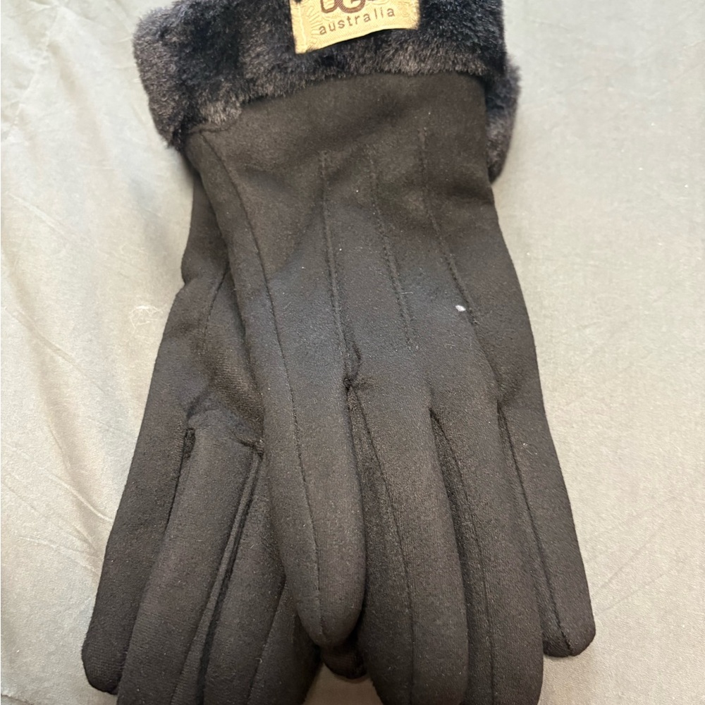 UGG Black and Gray Shearling-Cuff Women’s Winter Gloves